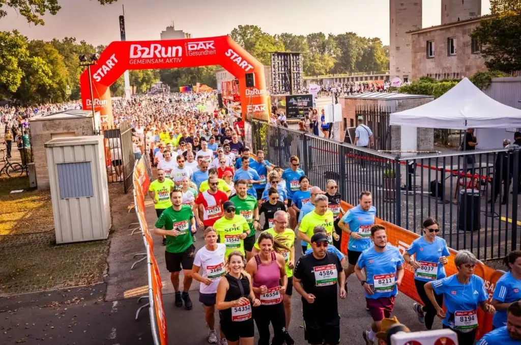 Firmenlauf Berlin - B2Run am 17.9.2024 im Berliner Olympiastation. Das Team von ETL mit am Start. 