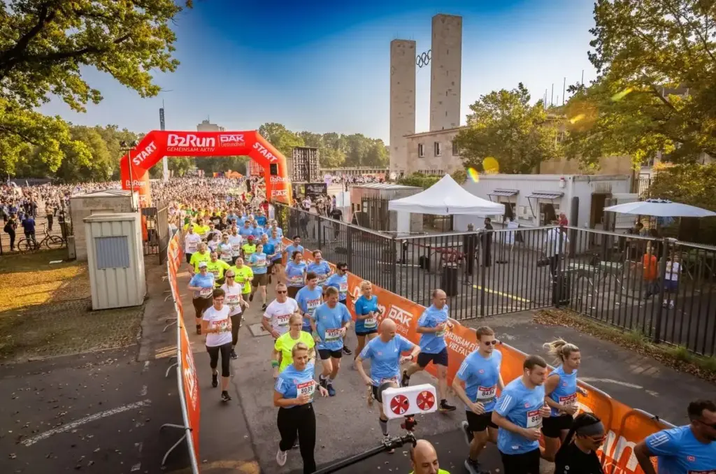 Firmenlauf Berlin - B2Run am 17.9.2024 im Berliner Olympiastation. Das Team von ETL mit am Start. 