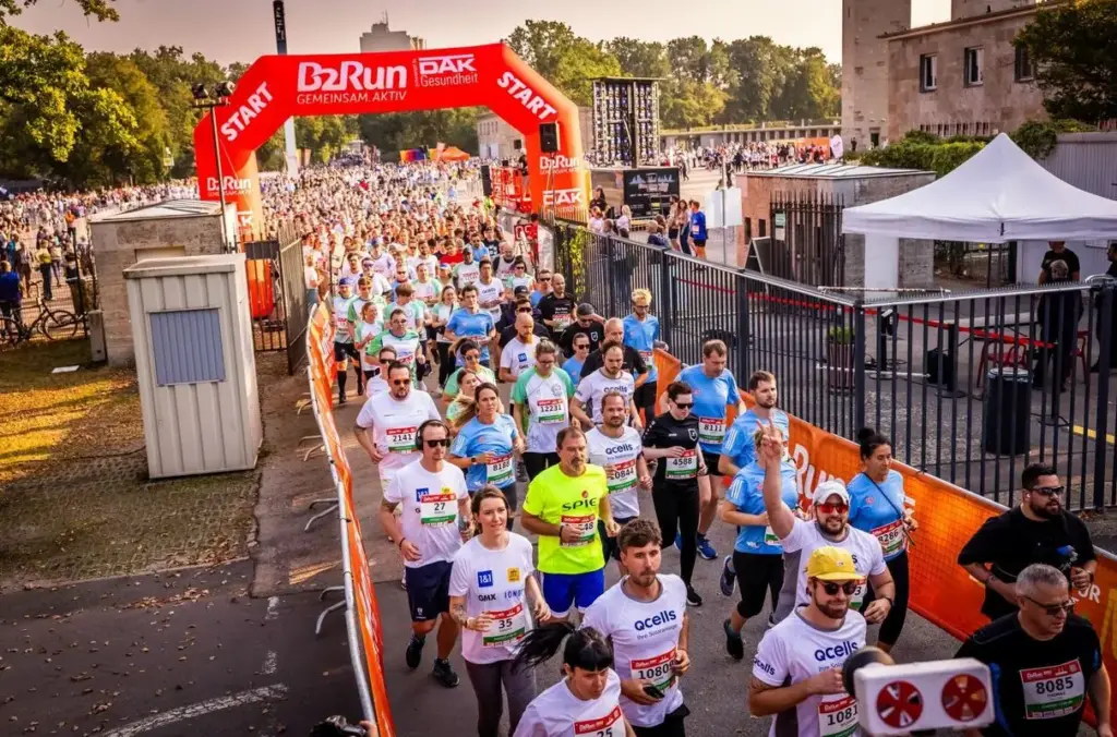 Firmenlauf Berlin - B2Run am 17.9.2024 im Berliner Olympiastation. Das Team von ETL mit am Start. 